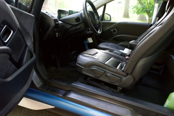 BMW i3 iPhone accessory for MagSafe mount - Image 9